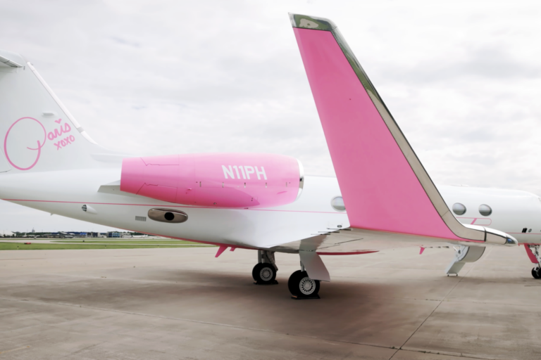 Paris Hilton plane exterior